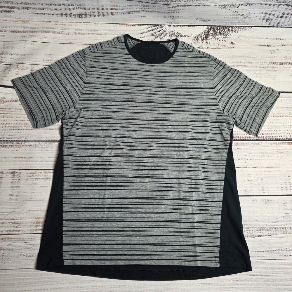 Lululemon Metal Vent Tech Short Sleeve Performance Shirt Mens Large Gray Stripes